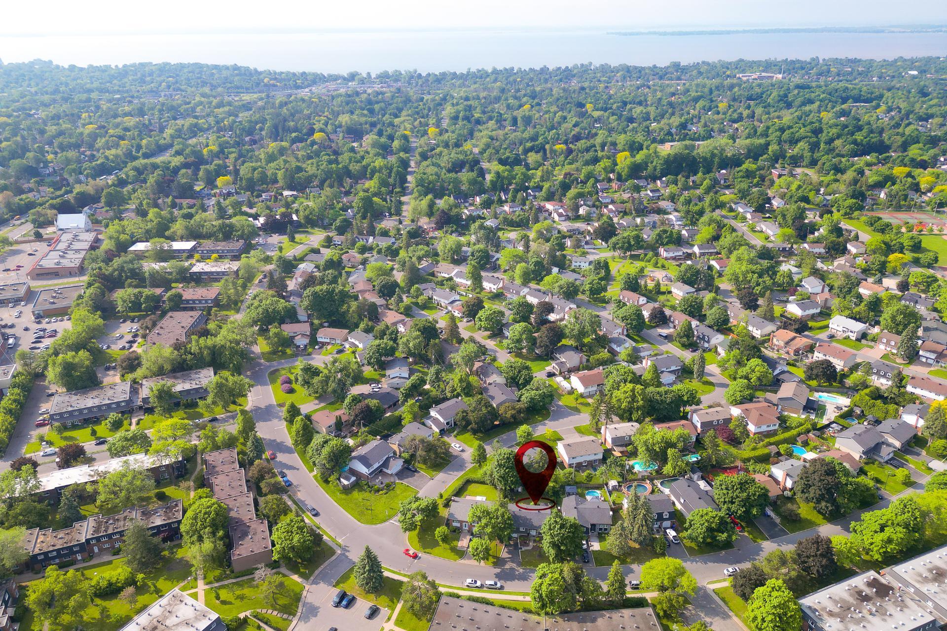 









200


Rue Beacon

,
Kirkland,




QC
H9J2G1

