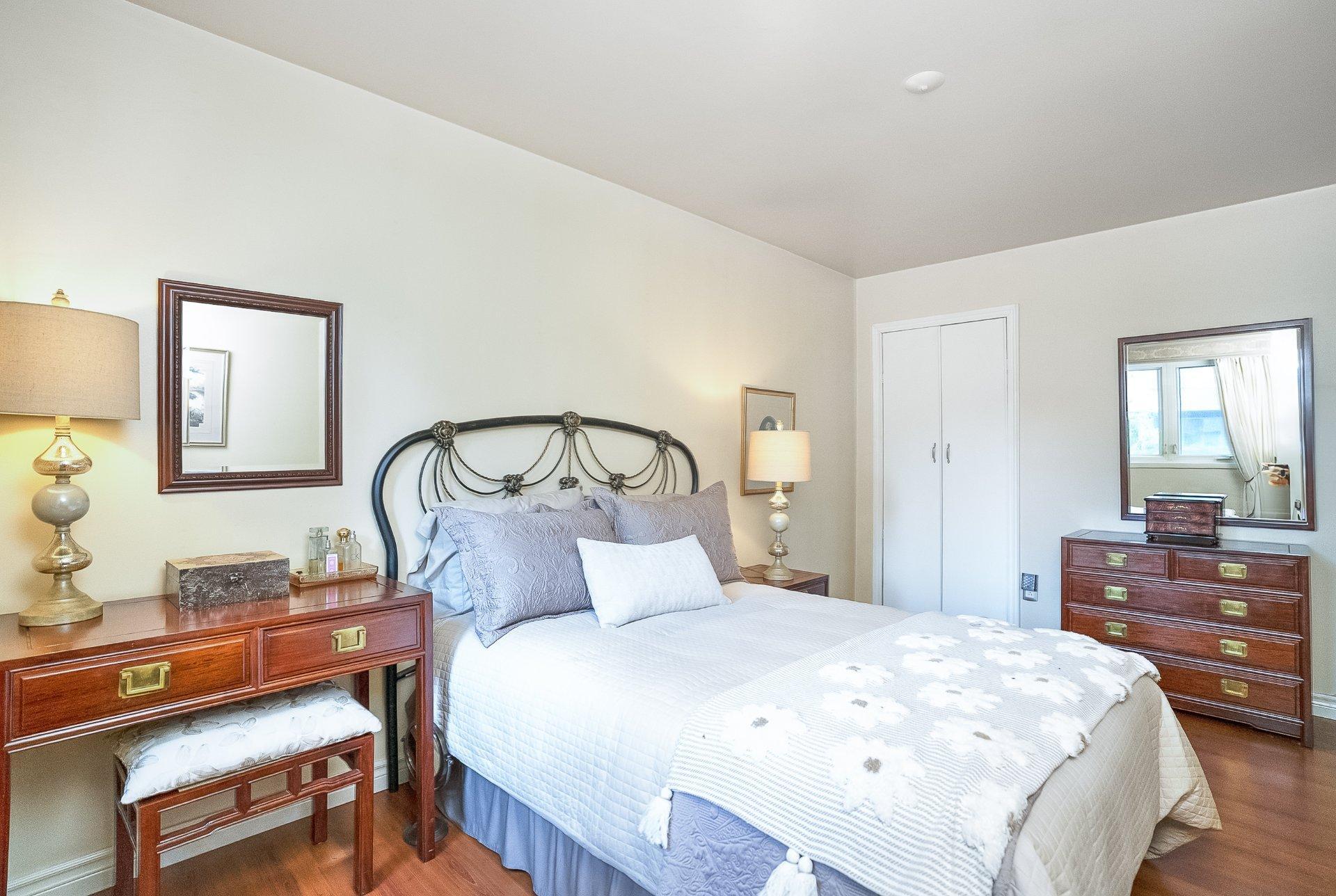 









200


Rue Beacon

,
Kirkland,




QC
H9J2G1

