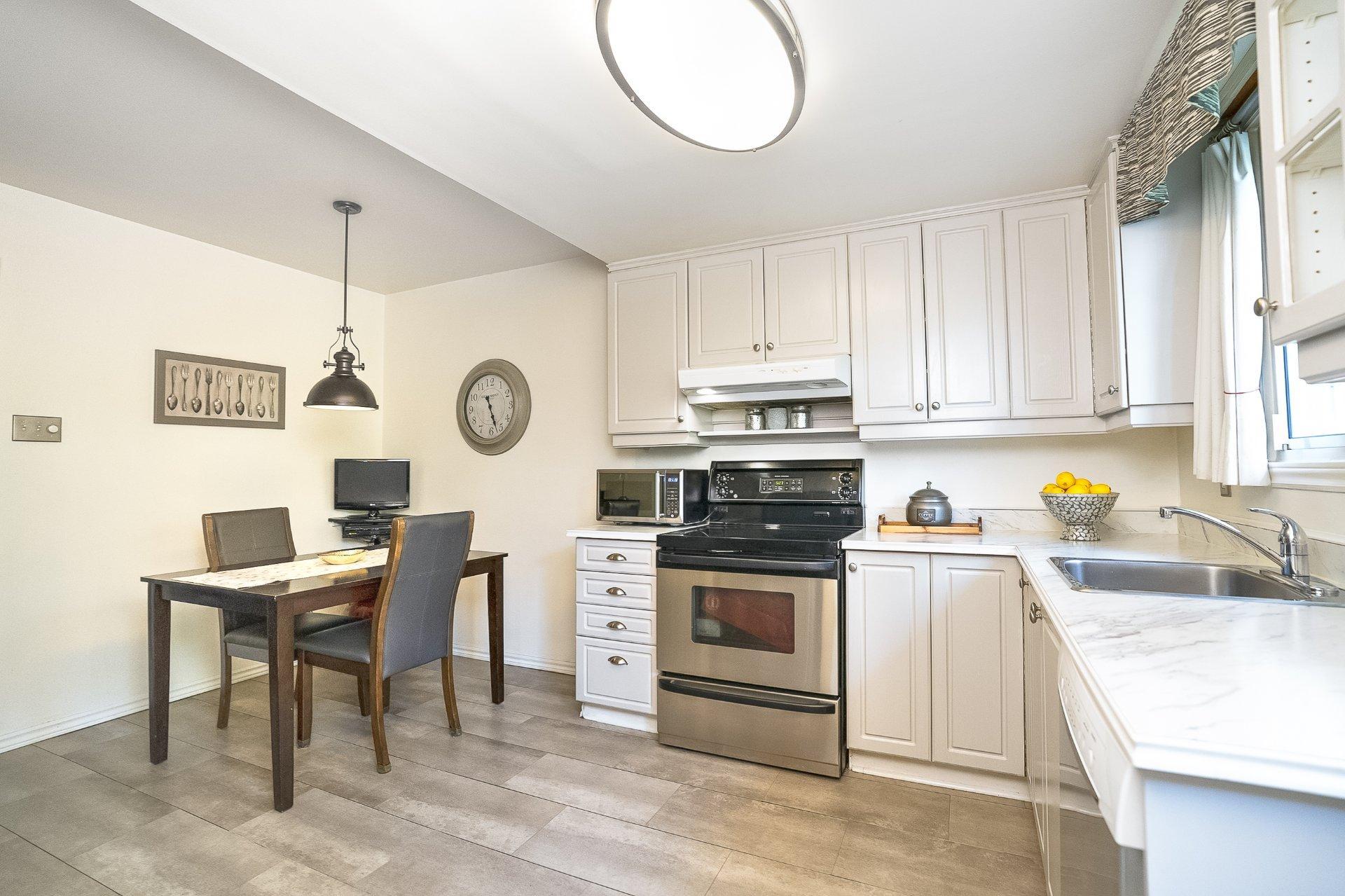









200


Rue Beacon

,
Kirkland,




QC
H9J2G1

