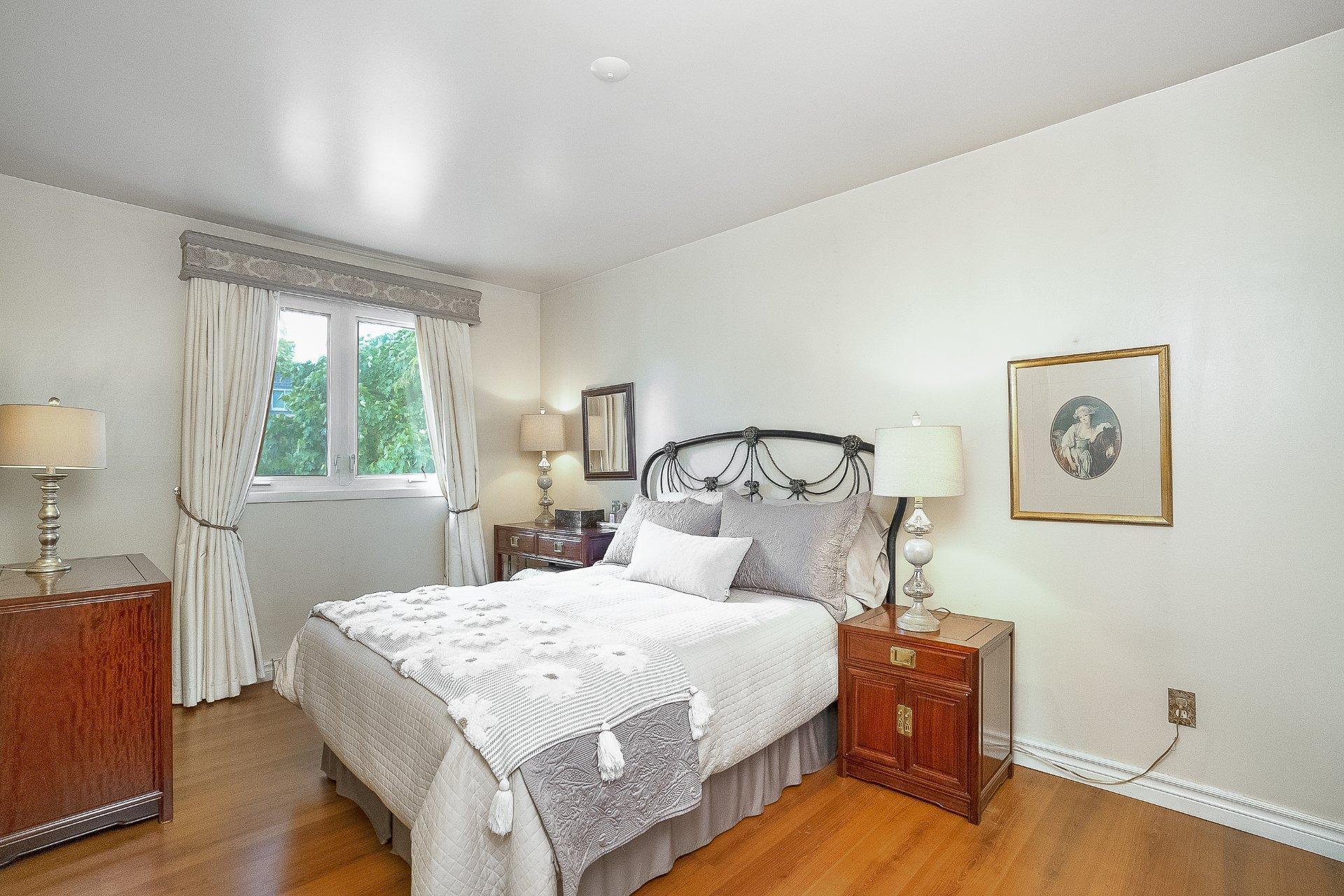 









200


Rue Beacon

,
Kirkland,




QC
H9J2G1


