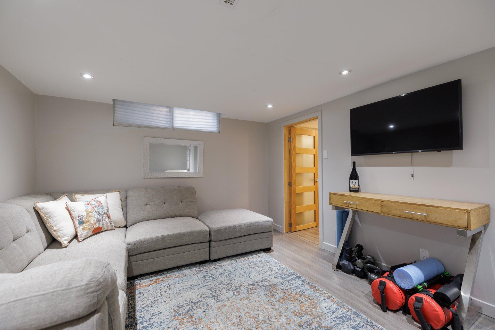 









44


Rue de Tanglewood

,
Kirkland,




QC
H9J2M6


