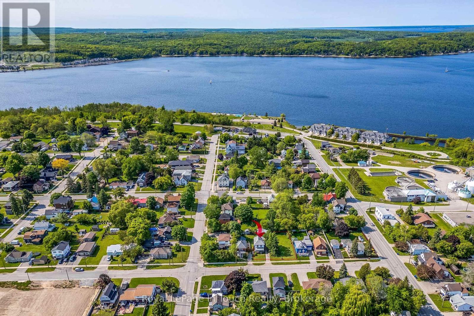 












242 BARNETT AVENUE

,
Midland,




Ontario
L4R1N1

