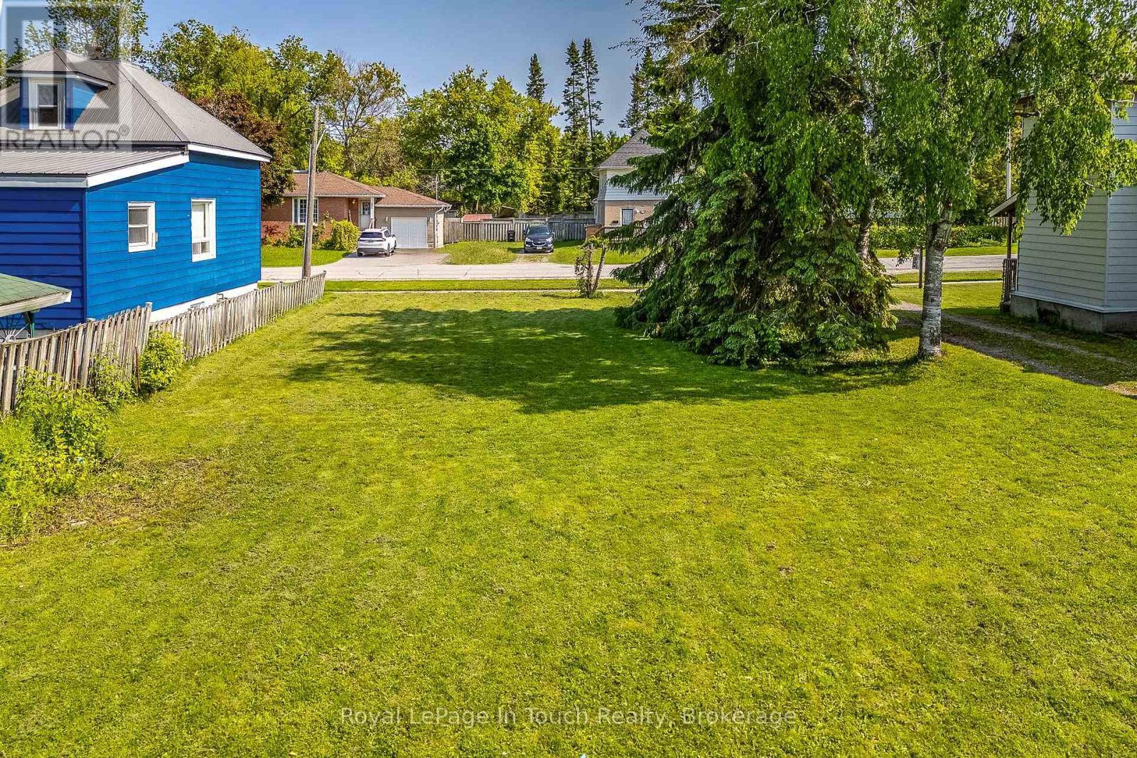












242 BARNETT AVENUE

,
Midland,




Ontario
L4R1N1

