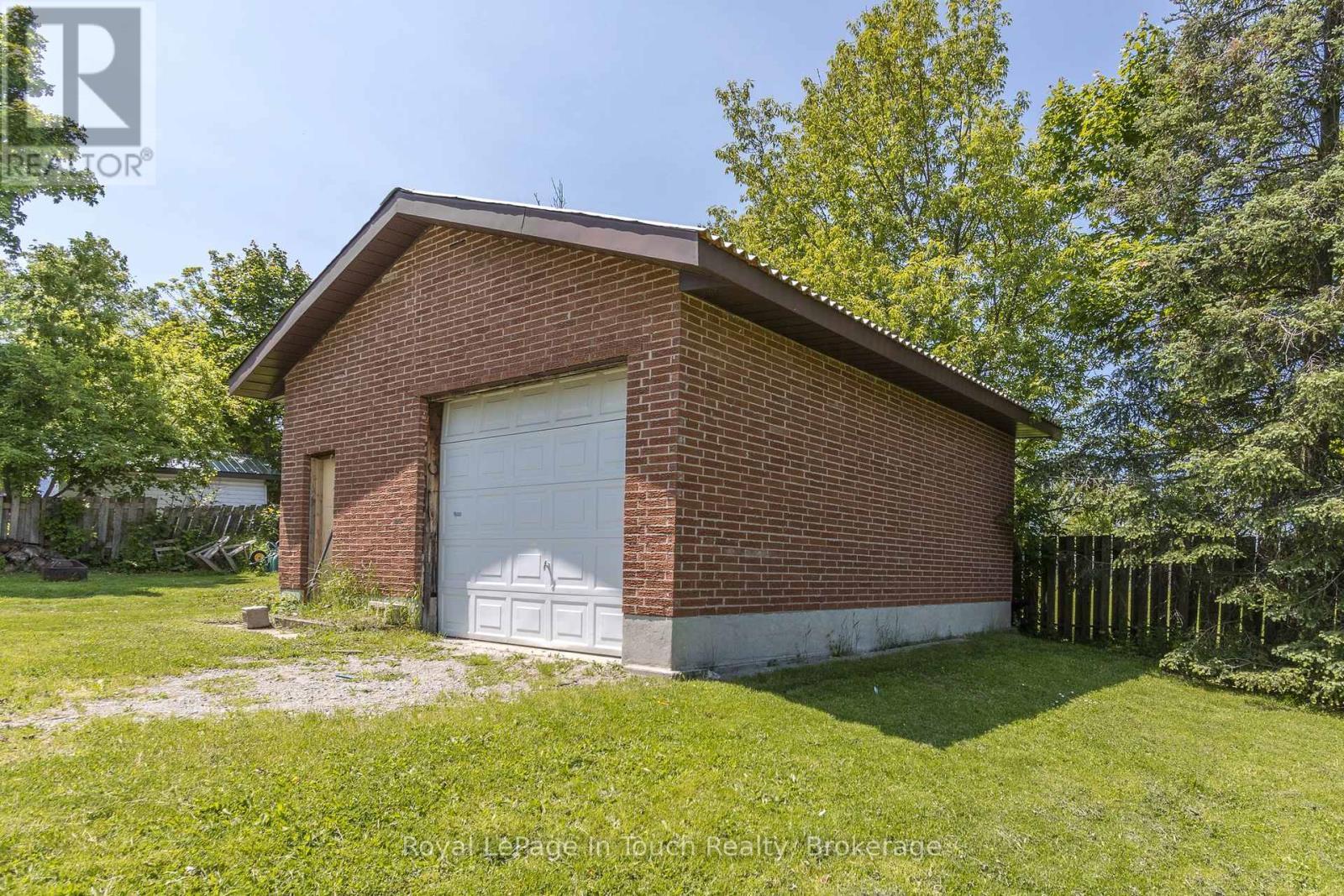 












242 BARNETT AVENUE

,
Midland,




Ontario
L4R1N1

