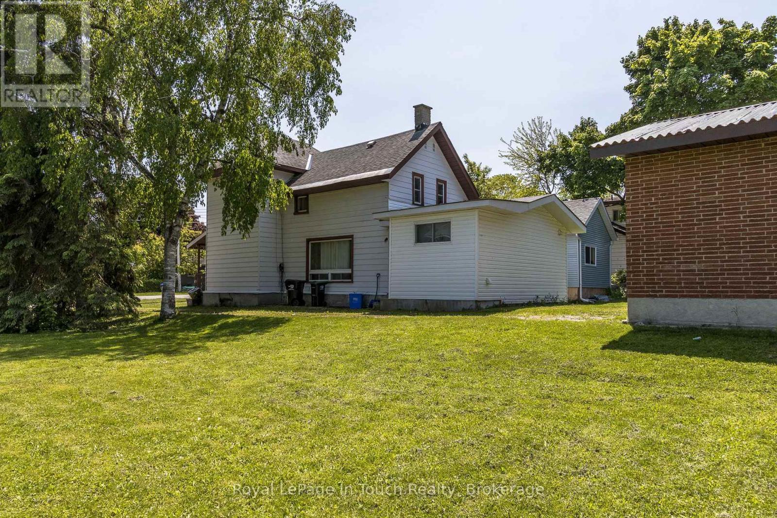 












242 BARNETT AVENUE

,
Midland,




Ontario
L4R1N1

