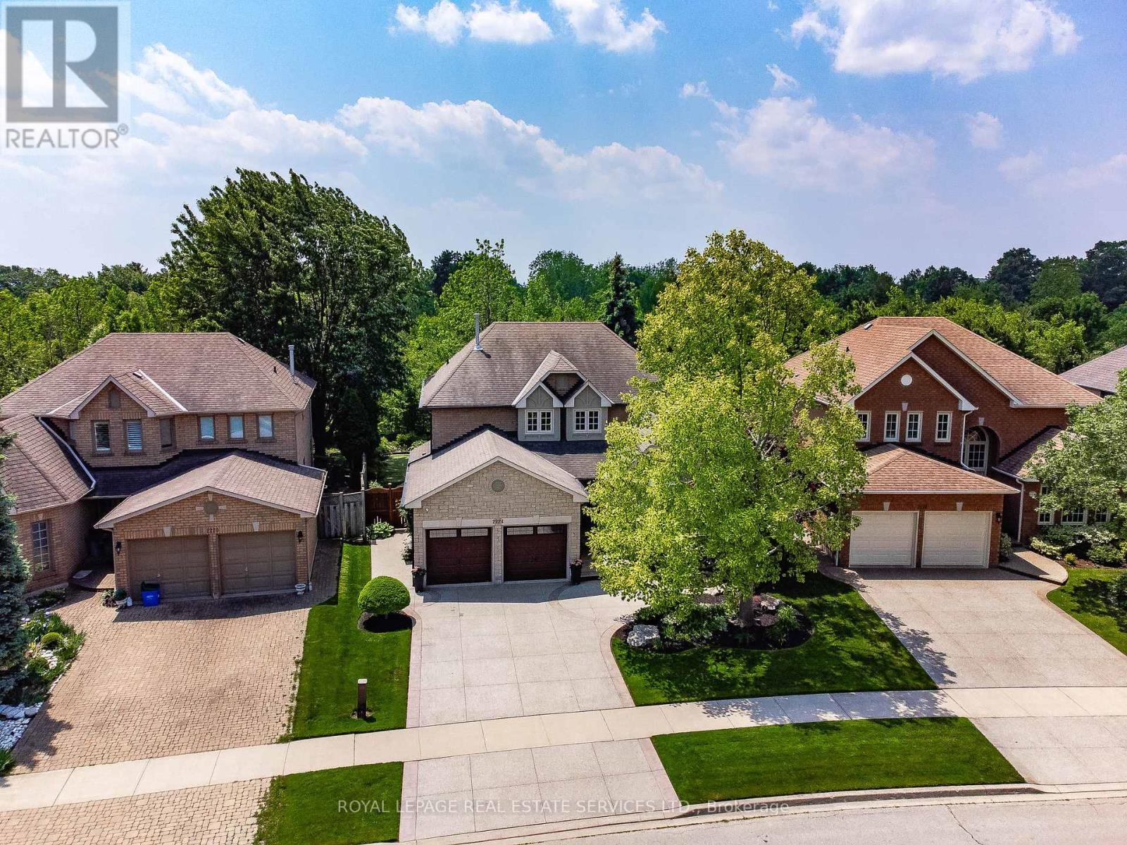 












2224 BRAYS LANE

,
Oakville,




Ontario
L6M3J6

