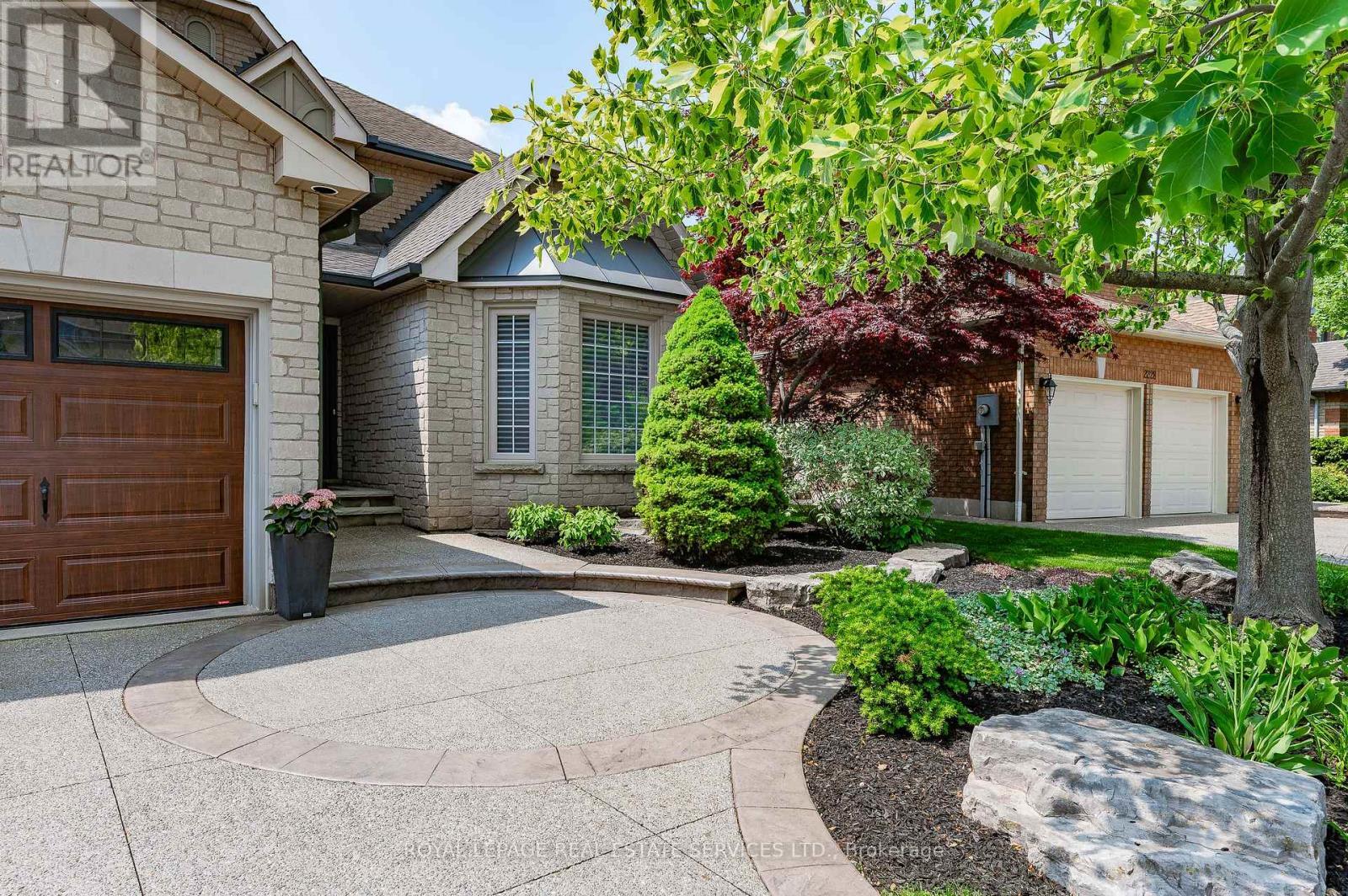 












2224 BRAYS LANE

,
Oakville,




Ontario
L6M3J6

