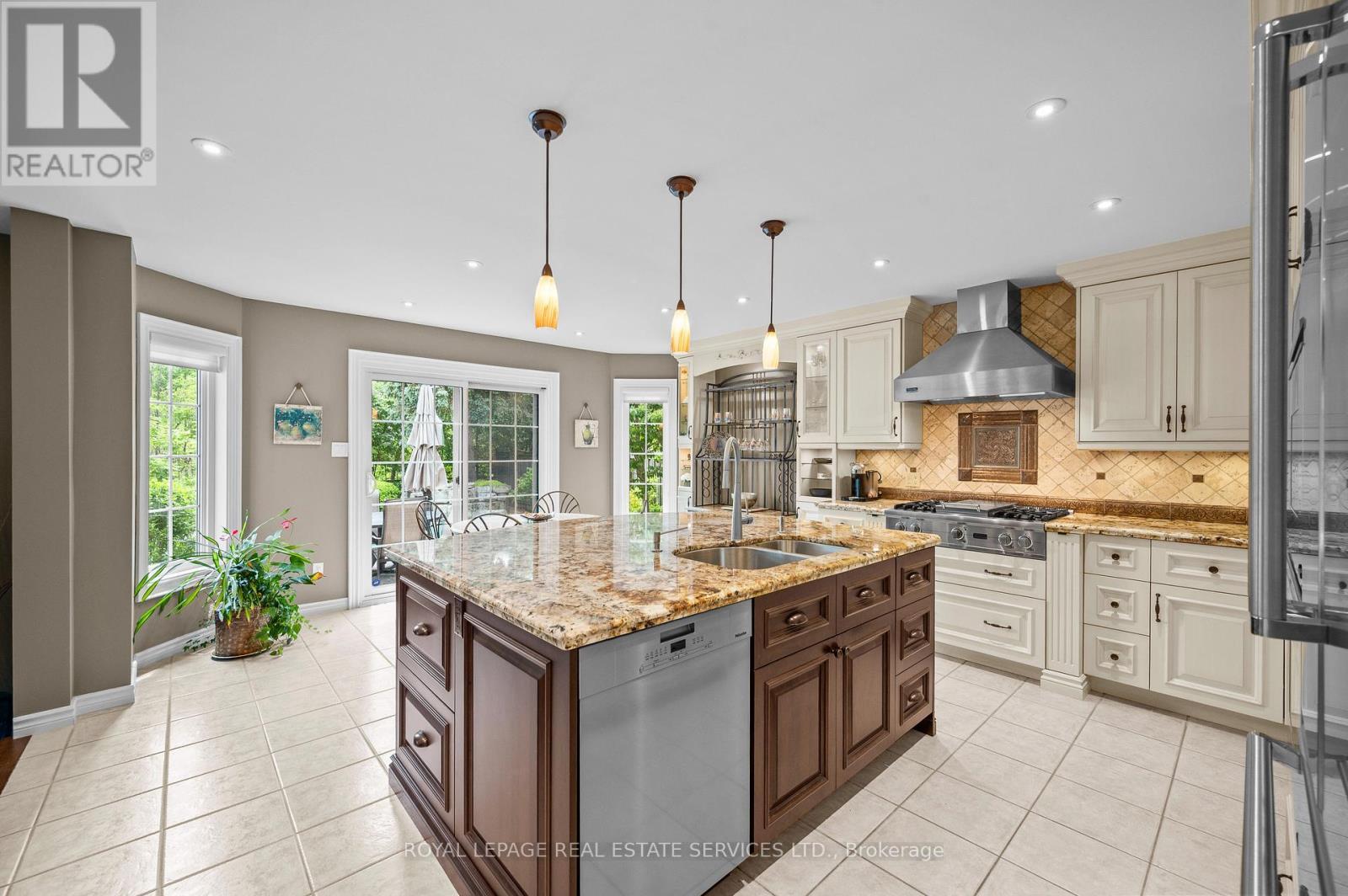












2224 BRAYS LANE

,
Oakville,




Ontario
L6M3J6

