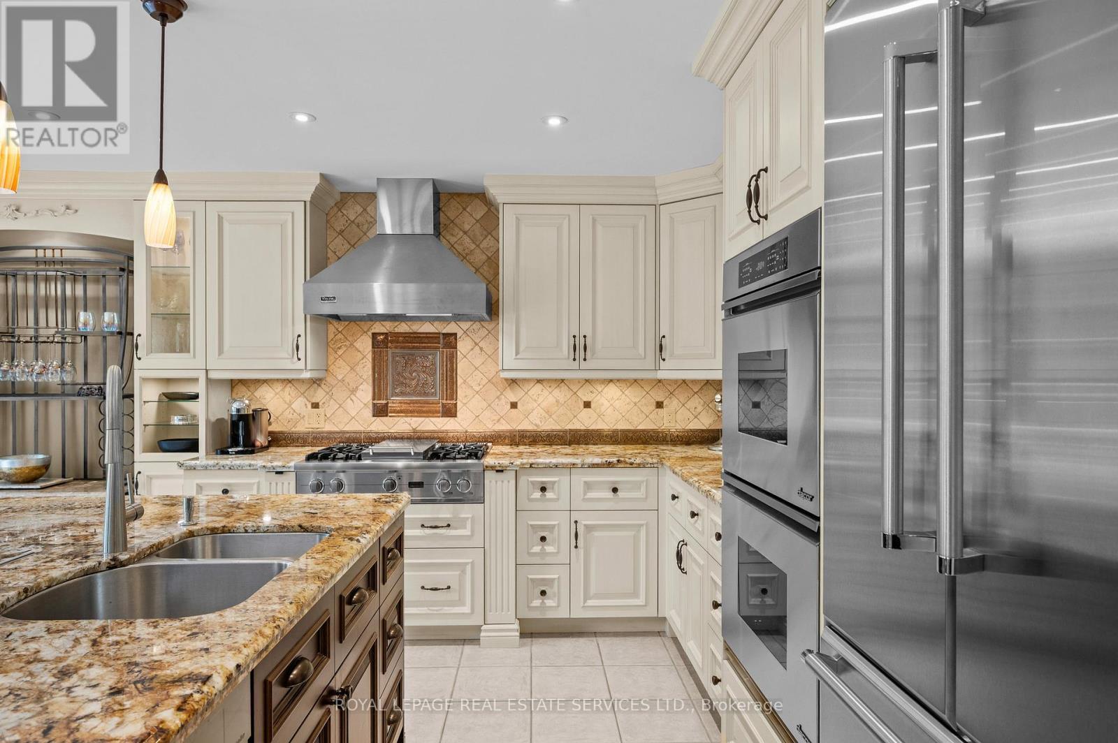 












2224 BRAYS LANE

,
Oakville,




Ontario
L6M3J6

