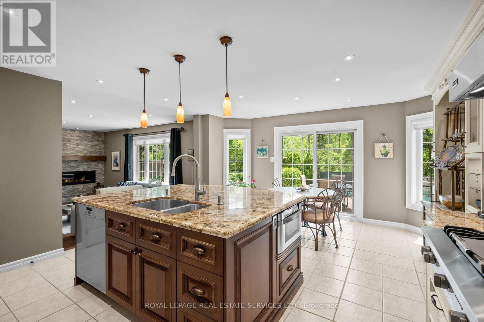 












2224 BRAYS LANE

,
Oakville,




Ontario
L6M3J6

