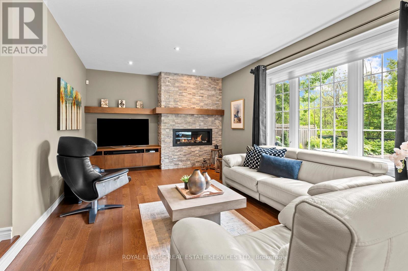 












2224 BRAYS LANE

,
Oakville,




Ontario
L6M3J6

