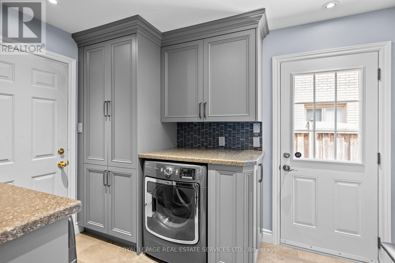 












2224 BRAYS LANE

,
Oakville,




Ontario
L6M3J6

