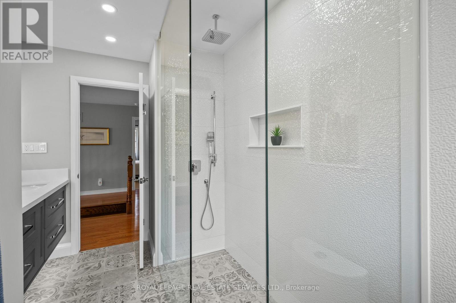 












2224 BRAYS LANE

,
Oakville,




Ontario
L6M3J6

