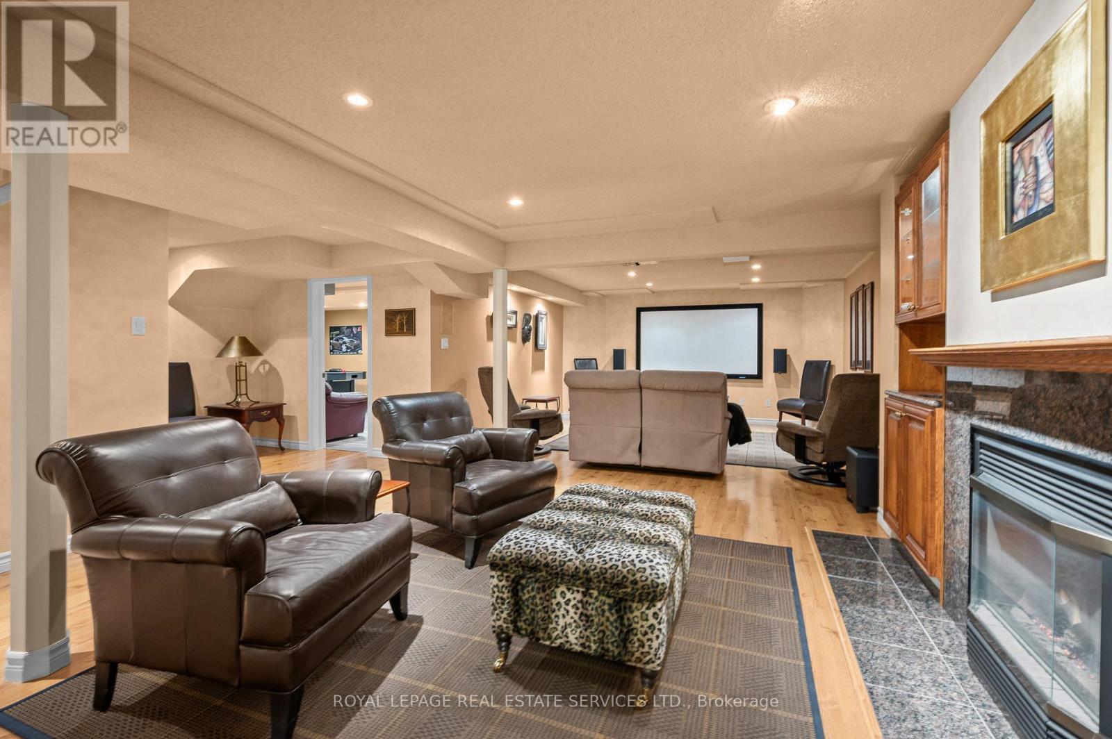 












2224 BRAYS LANE

,
Oakville,




Ontario
L6M3J6


