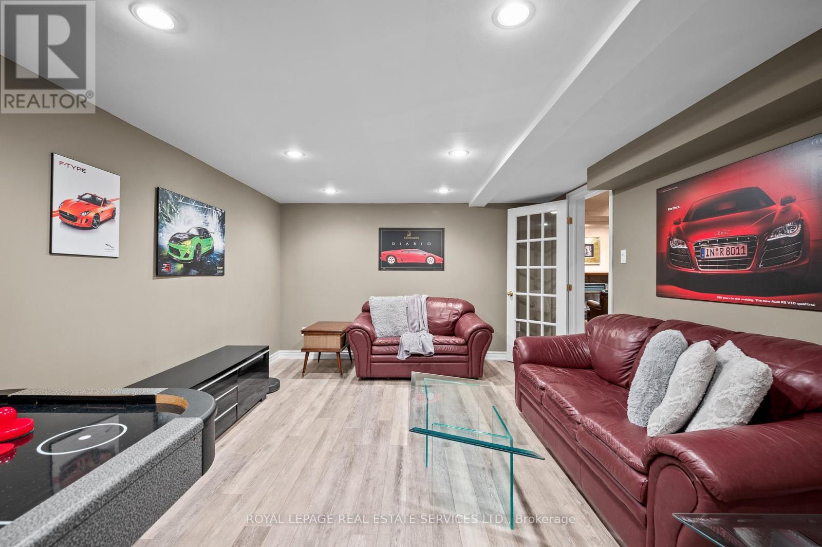 












2224 BRAYS LANE

,
Oakville,




Ontario
L6M3J6

