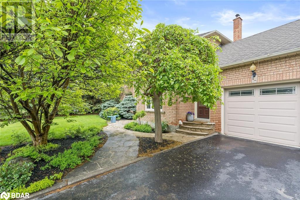












3 THOMAS Court

,
Glen Williams,




Ontario
L7G5G7

