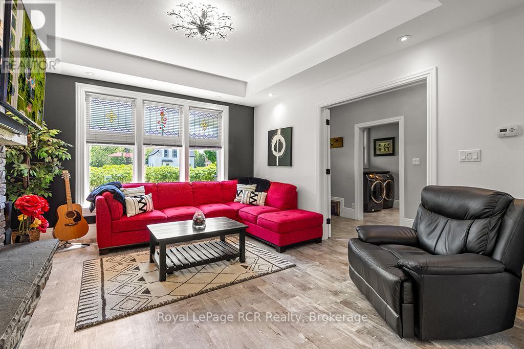 












136 QUEEN STREET W

,
South Bruce Peninsula,




Ontario
N0H1P0

