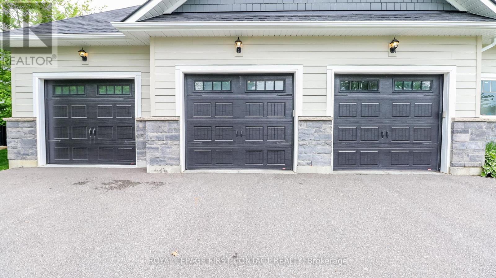 












2066 ELANA DRIVE

,
Severn,




Ontario
L3V0C2

