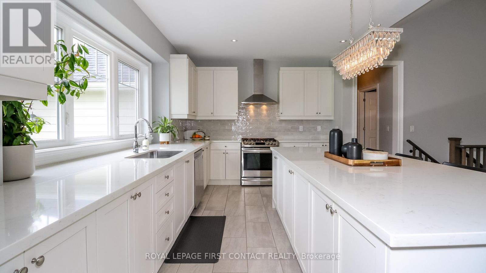 












2066 ELANA DRIVE

,
Severn,




Ontario
L3V0C2

