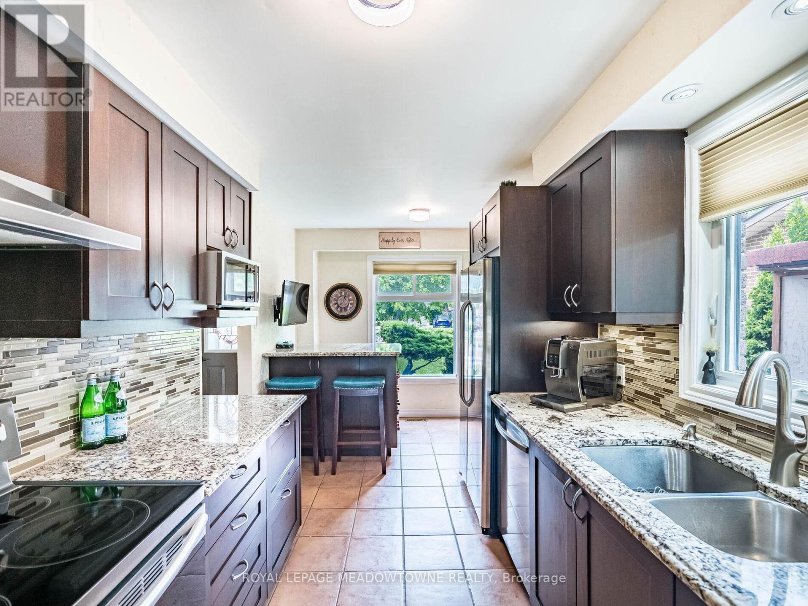 












7208 JOLIETTE CRESCENT

,
Mississauga,




Ontario
L5N1Z3

