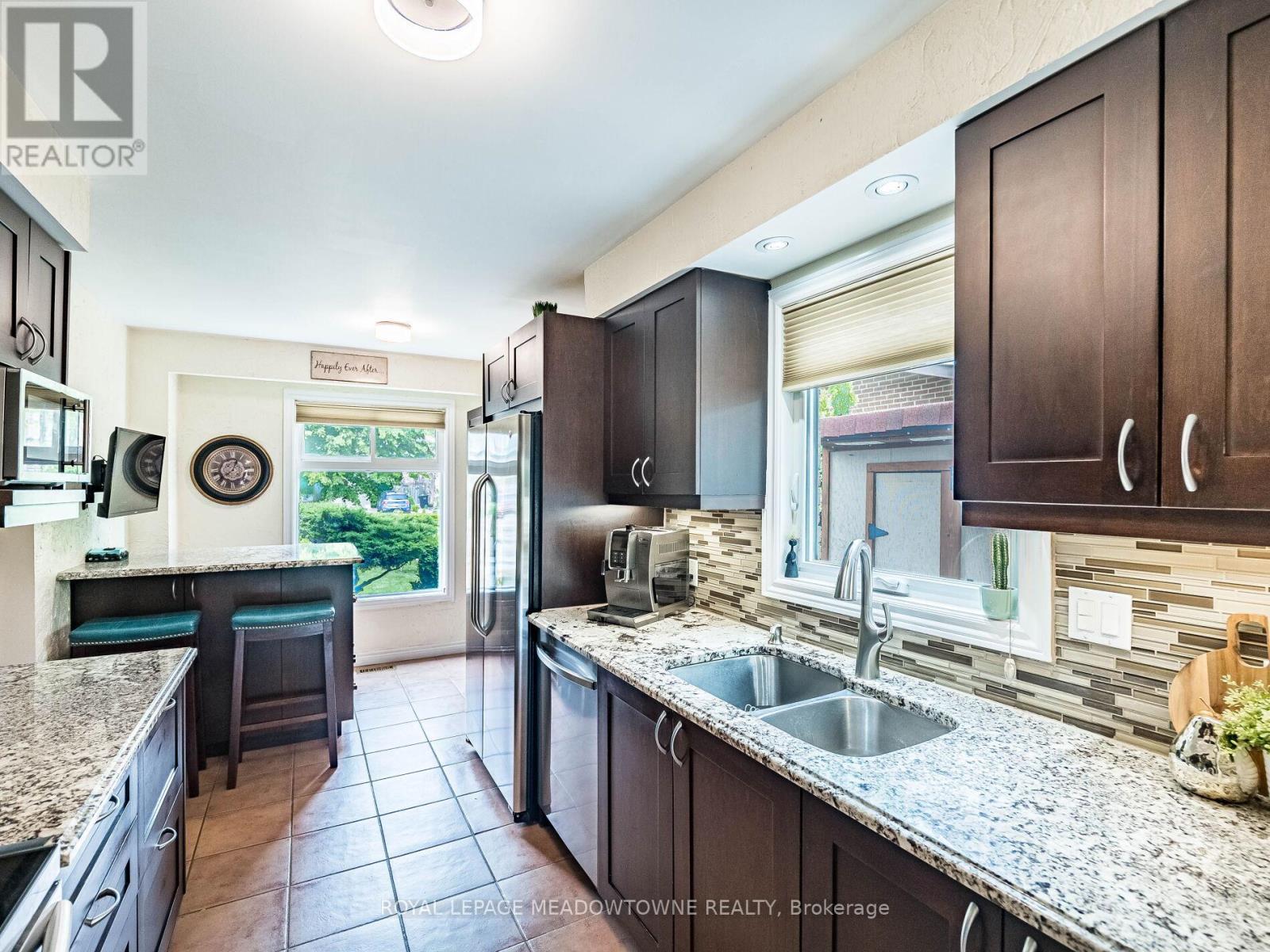 












7208 JOLIETTE CRESCENT

,
Mississauga,




Ontario
L5N1Z3

