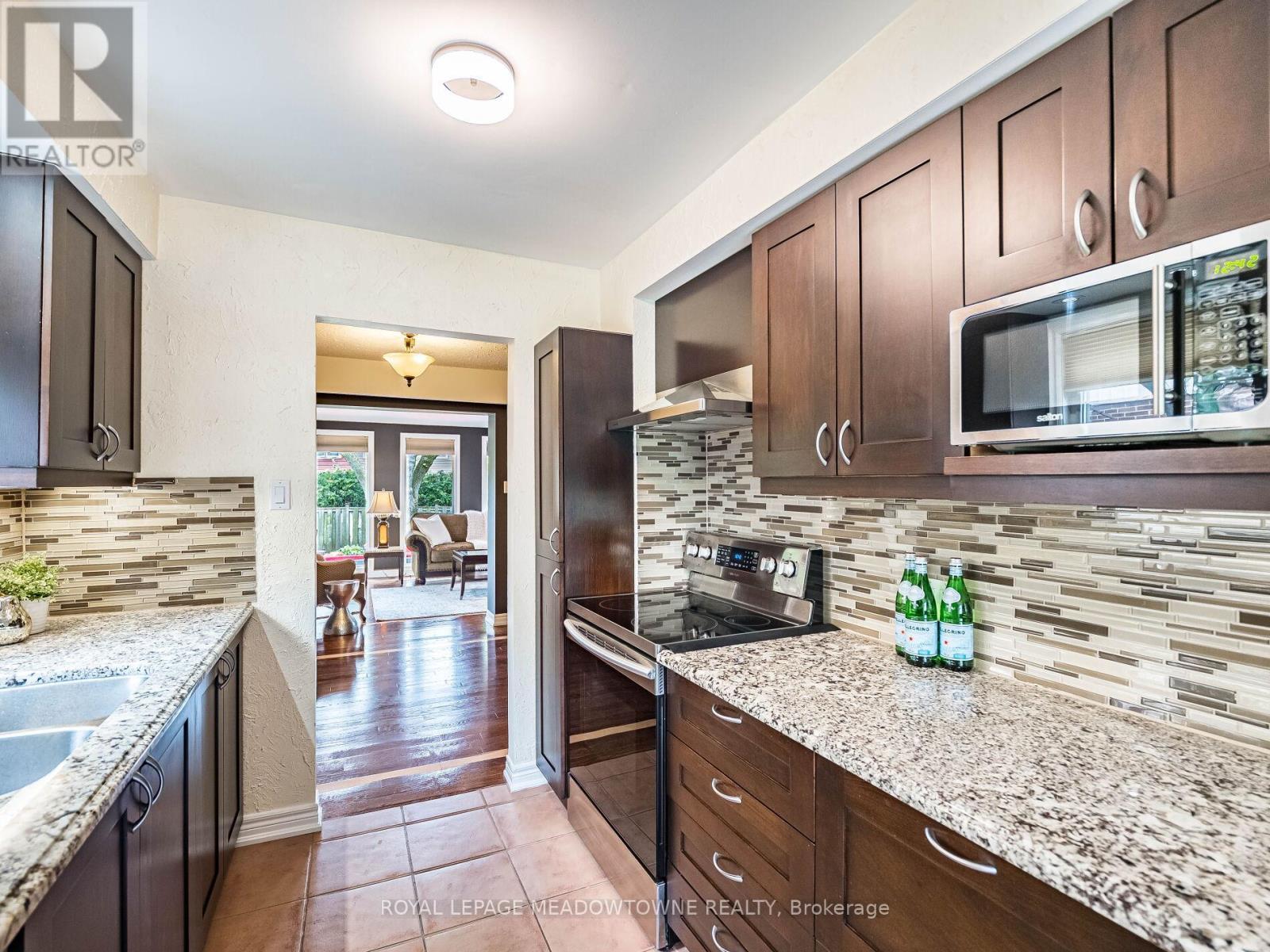 












7208 JOLIETTE CRESCENT

,
Mississauga,




Ontario
L5N1Z3

