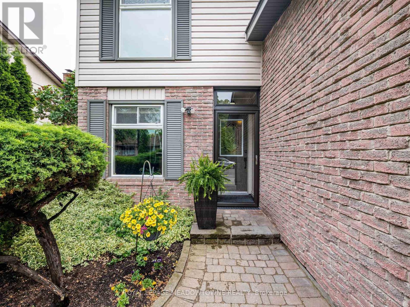 












7208 JOLIETTE CRESCENT

,
Mississauga,




Ontario
L5N1Z3

