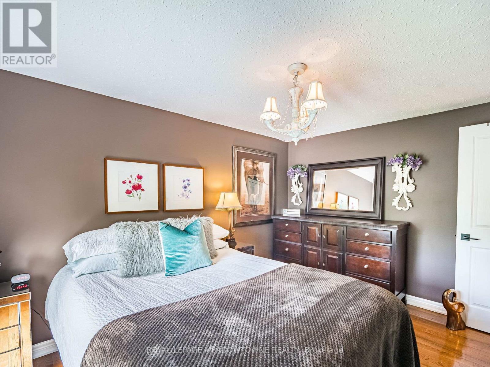 












7208 JOLIETTE CRESCENT

,
Mississauga,




Ontario
L5N1Z3

