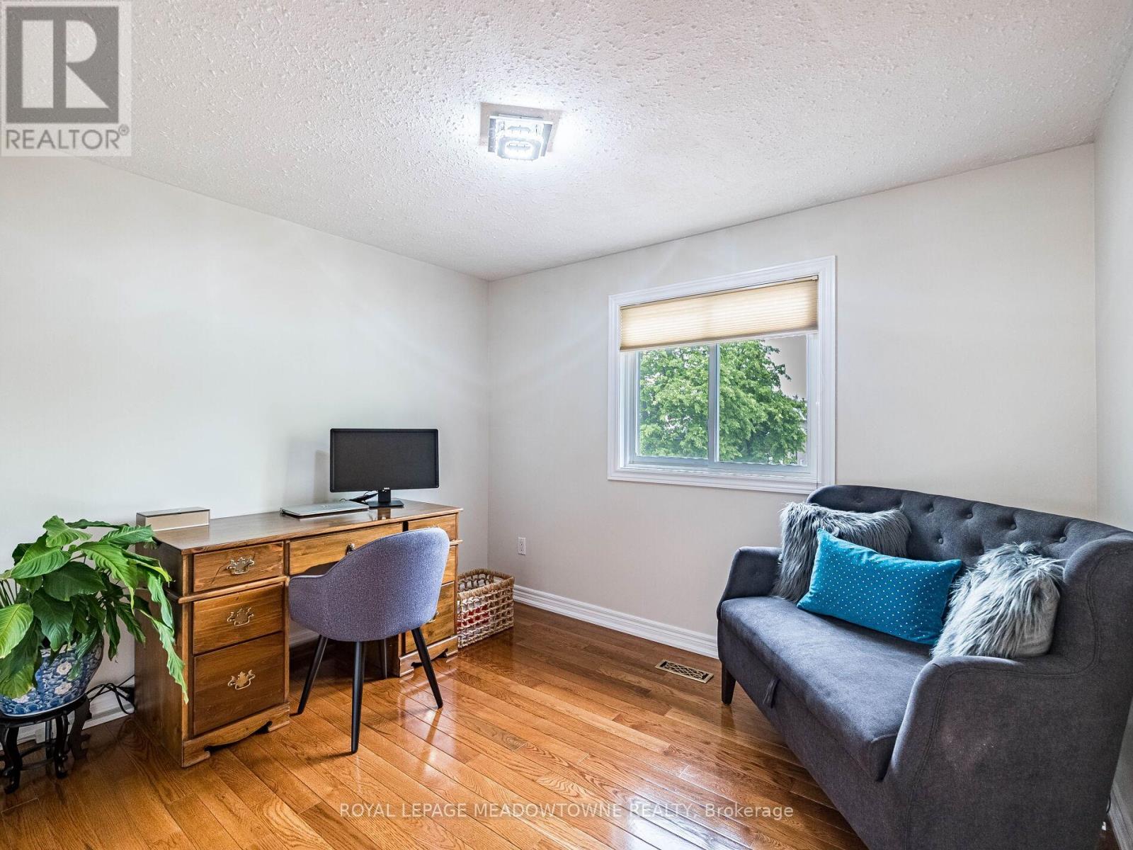 












7208 JOLIETTE CRESCENT

,
Mississauga,




Ontario
L5N1Z3

