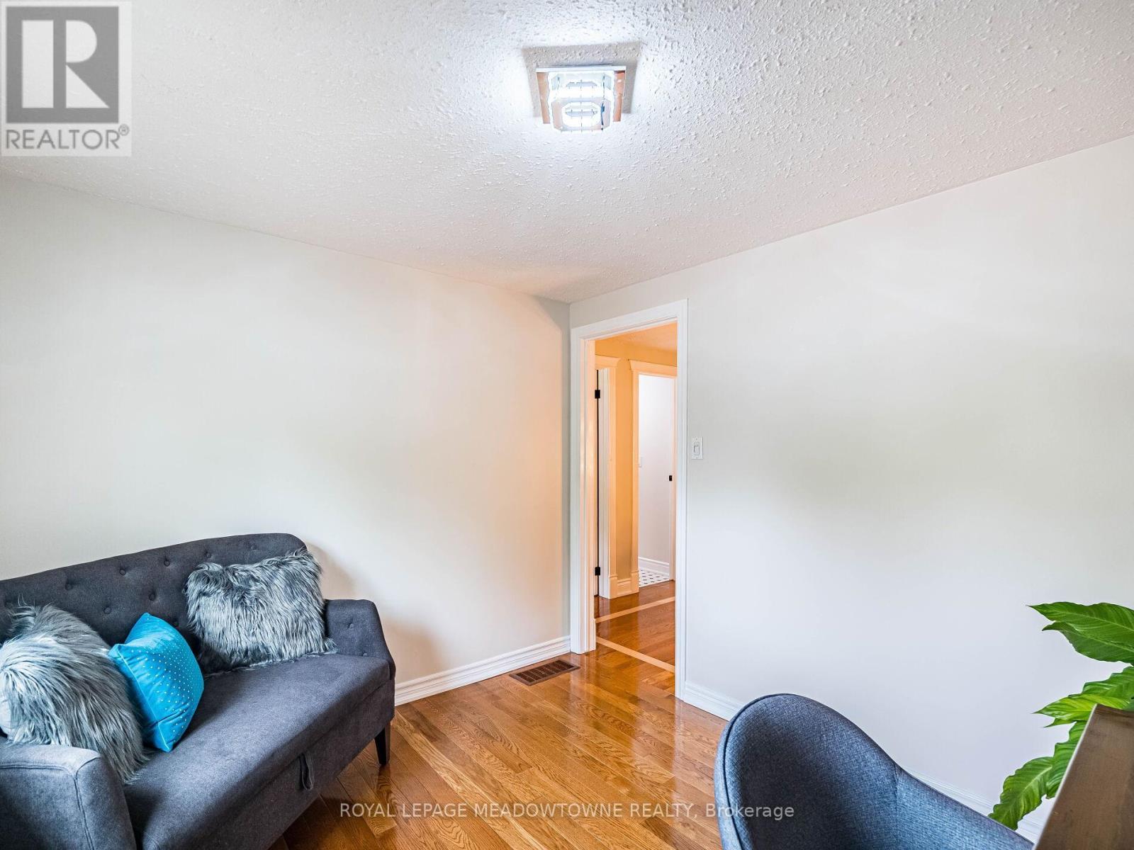 












7208 JOLIETTE CRESCENT

,
Mississauga,




Ontario
L5N1Z3

