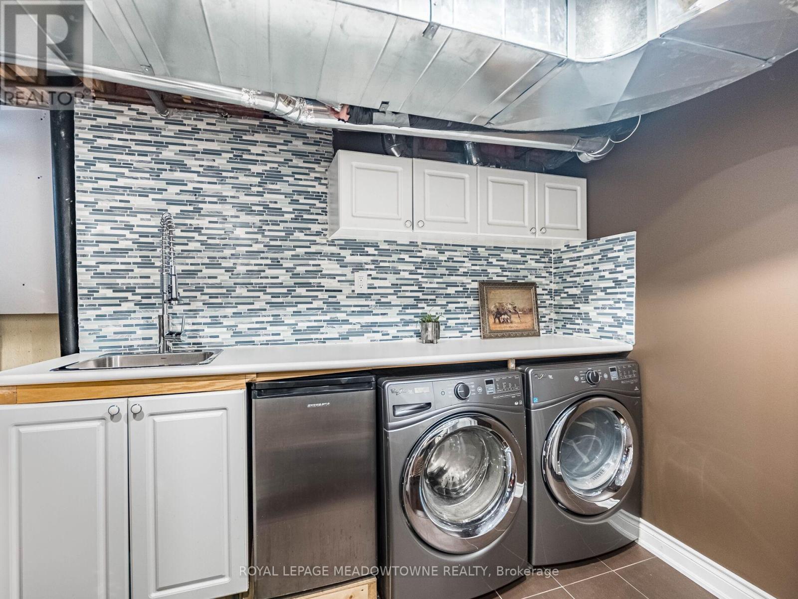 












7208 JOLIETTE CRESCENT

,
Mississauga,




Ontario
L5N1Z3

