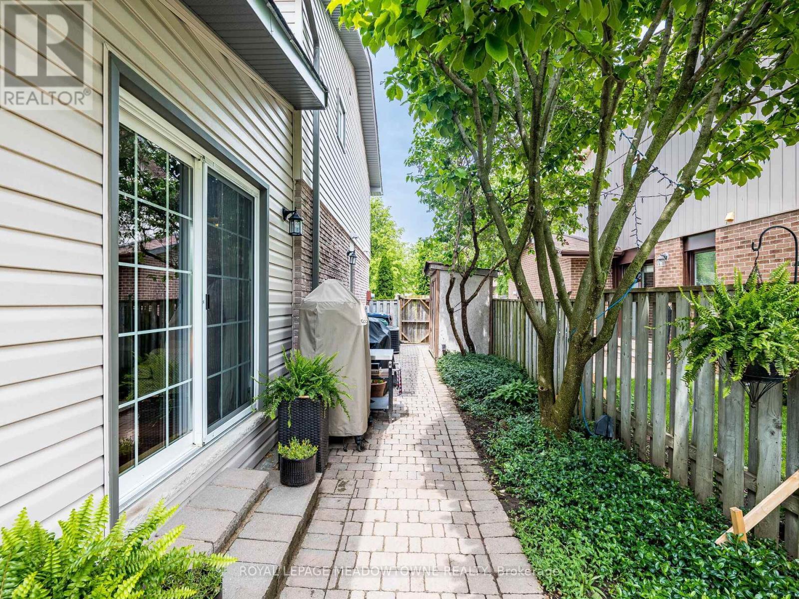 












7208 JOLIETTE CRESCENT

,
Mississauga,




Ontario
L5N1Z3

