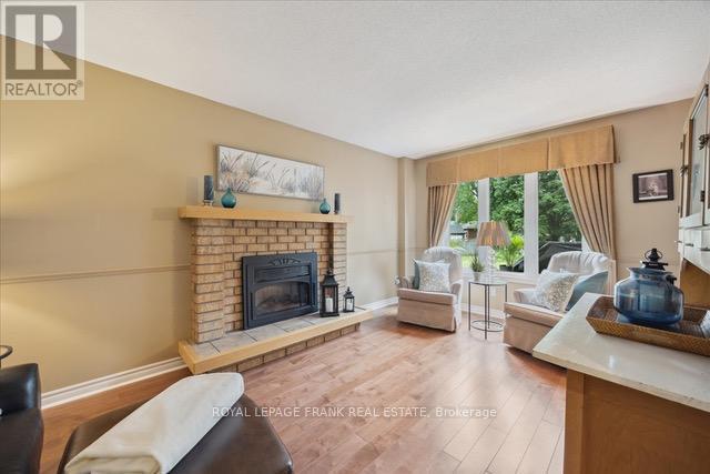 












12 LINTON COURT

,
Uxbridge,




Ontario
L9P1L6

