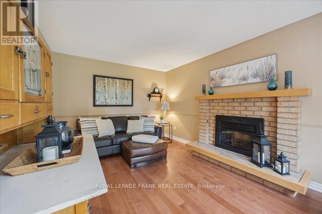 












12 LINTON COURT

,
Uxbridge,




Ontario
L9P1L6

