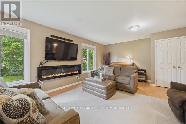 












12 LINTON COURT

,
Uxbridge,




Ontario
L9P1L6

