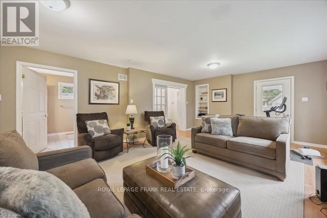 












12 LINTON COURT

,
Uxbridge,




Ontario
L9P1L6

