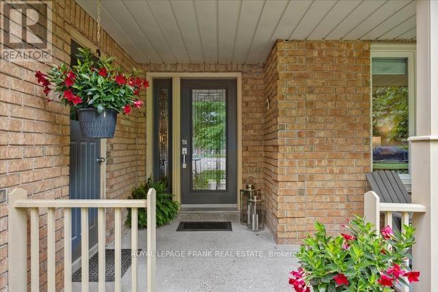 












12 LINTON COURT

,
Uxbridge,




Ontario
L9P1L6

