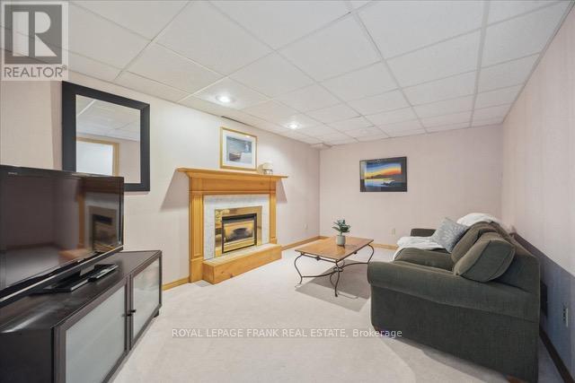 












12 LINTON COURT

,
Uxbridge,




Ontario
L9P1L6


