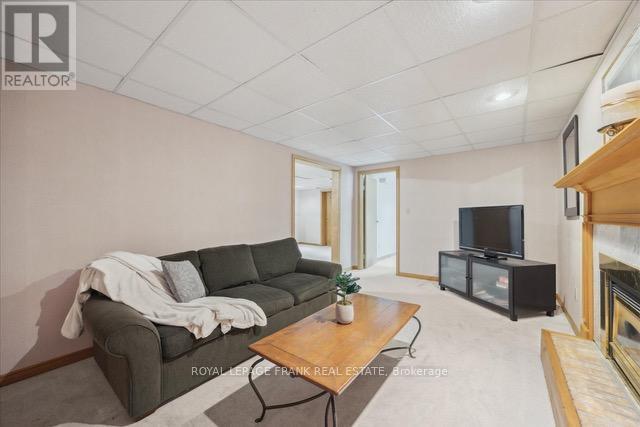 












12 LINTON COURT

,
Uxbridge,




Ontario
L9P1L6

