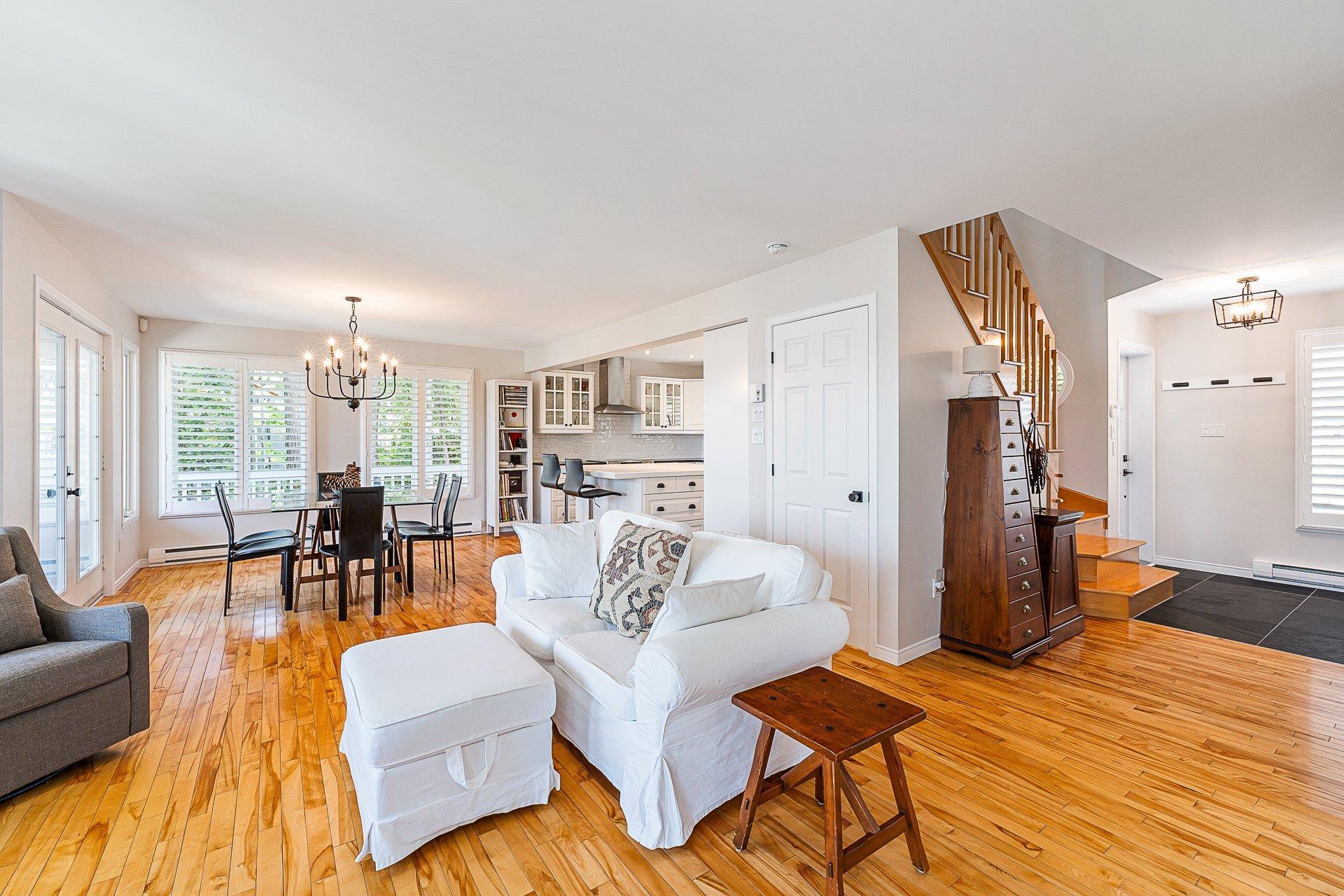









9127


Rue Saroy

,
Sherbrooke (Brompton/Rock Forest/Saint-Élie/Deauville),




QC
J1N3J2

