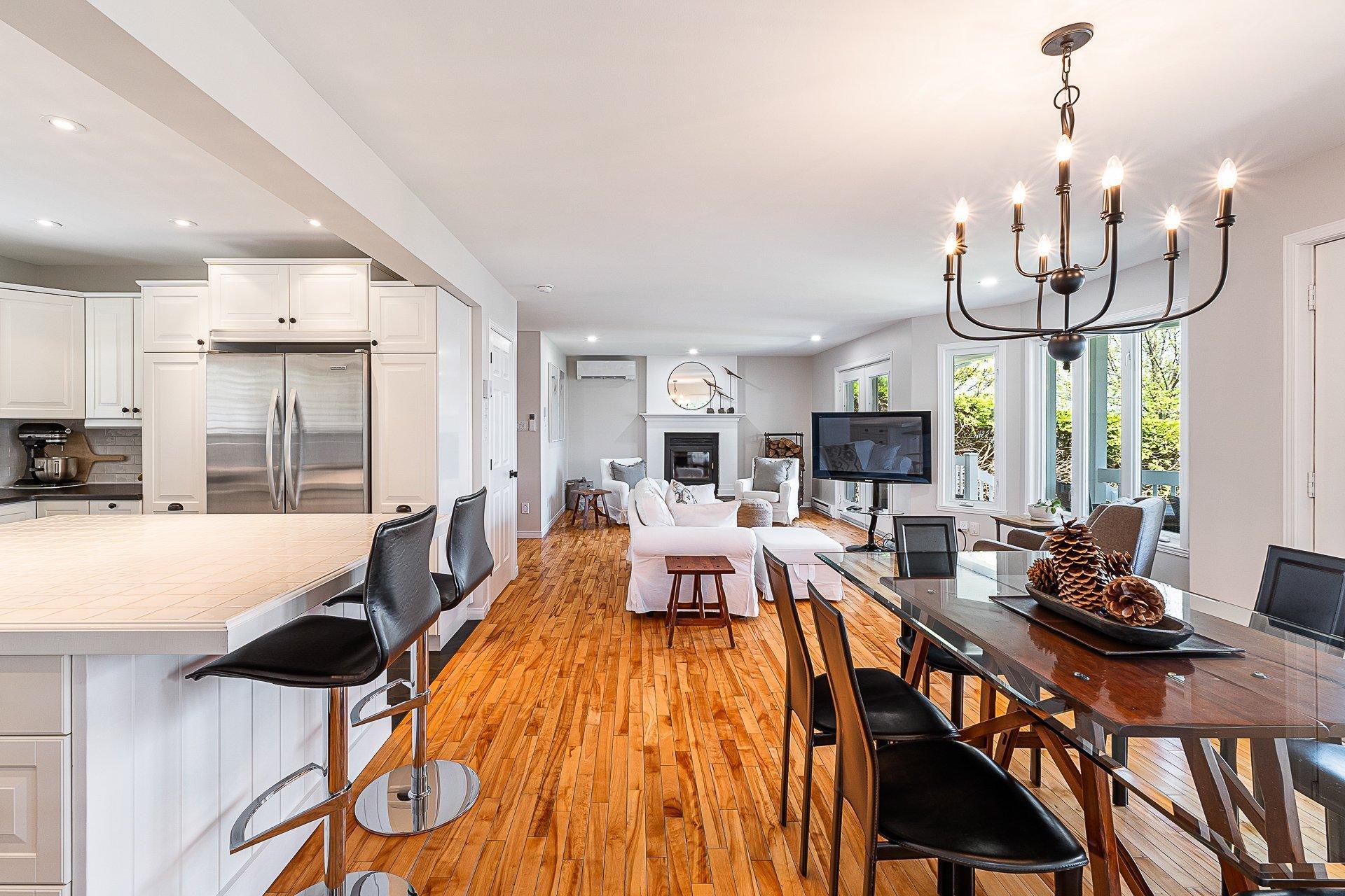









9127


Rue Saroy

,
Sherbrooke (Brompton/Rock Forest/Saint-Élie/Deauville),




QC
J1N3J2


