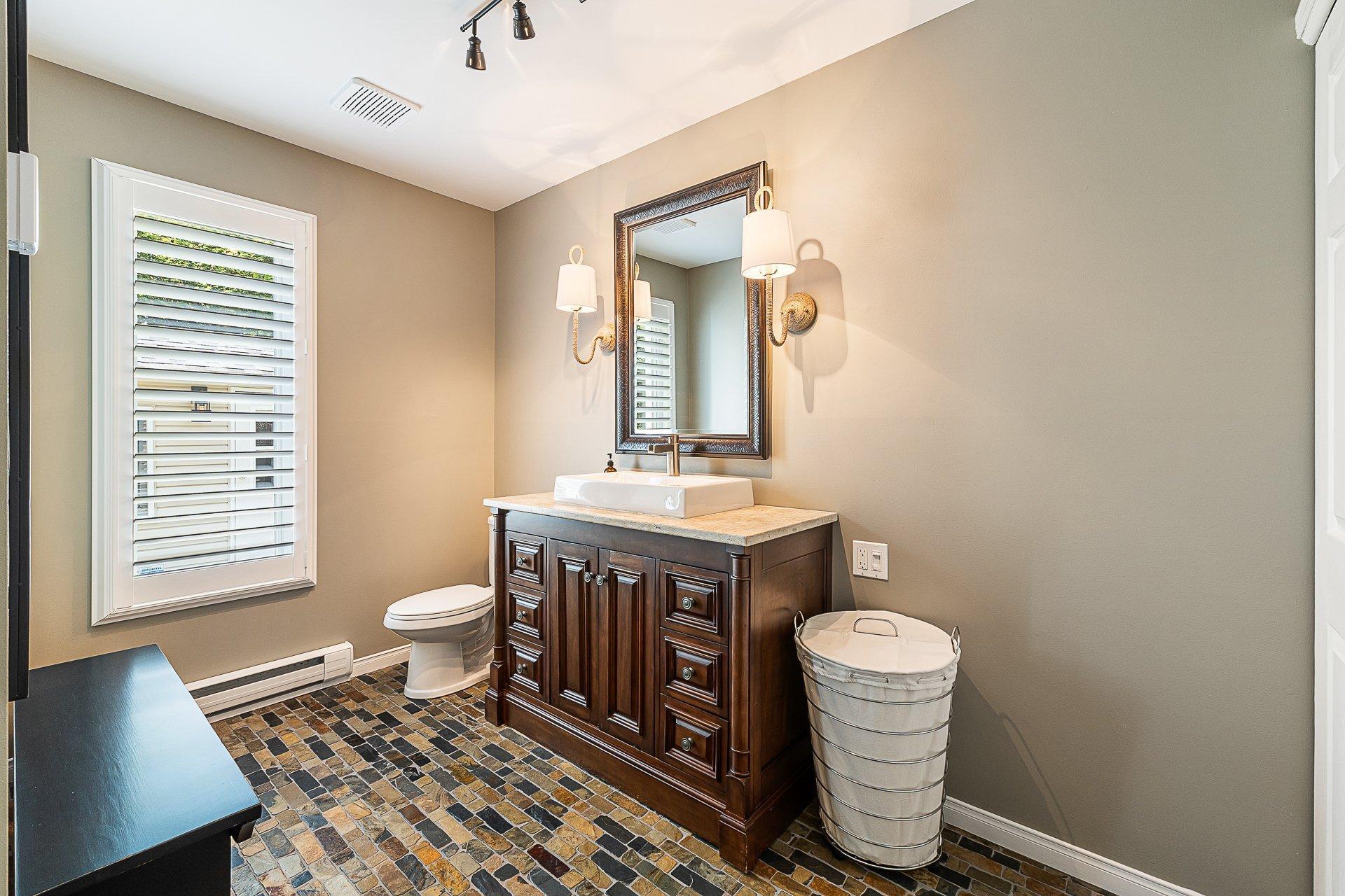 









9127


Rue Saroy

,
Sherbrooke (Brompton/Rock Forest/Saint-Élie/Deauville),




QC
J1N3J2

