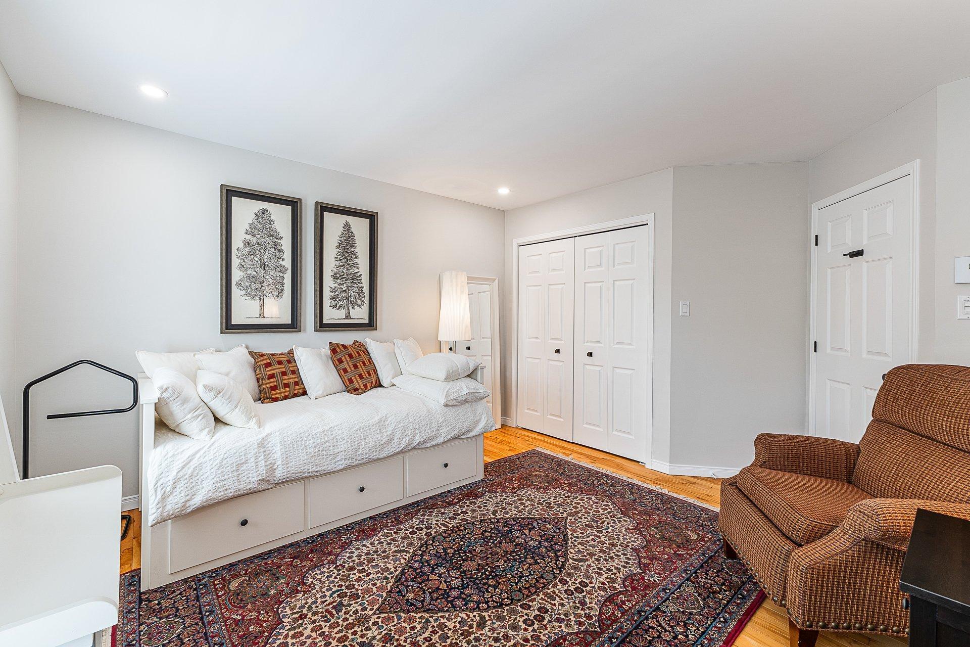 









9127


Rue Saroy

,
Sherbrooke (Brompton/Rock Forest/Saint-Élie/Deauville),




QC
J1N3J2

