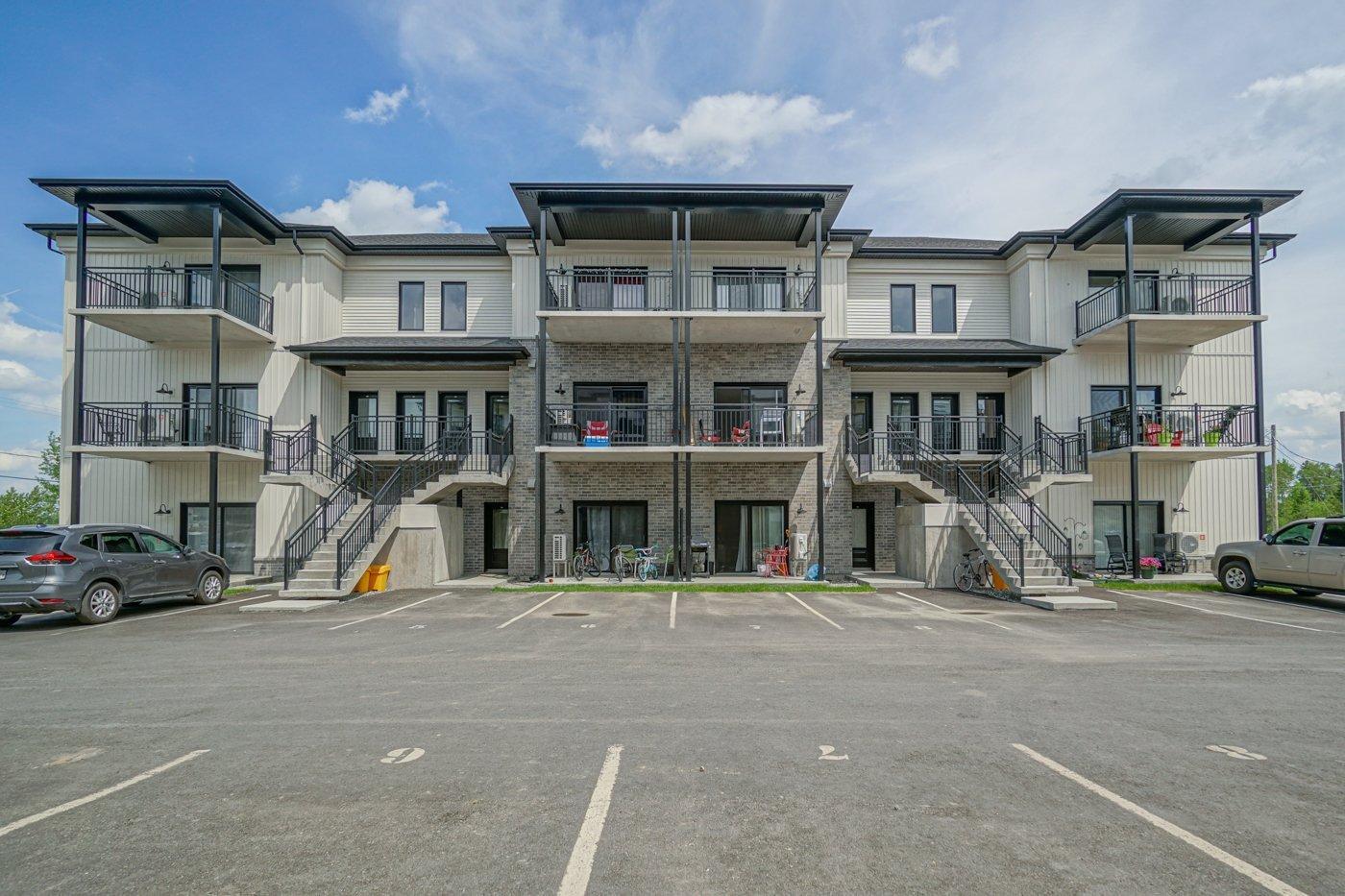 









753


Rue Rachel-Hébert

,
Coaticook,




QC
J1A0C5

