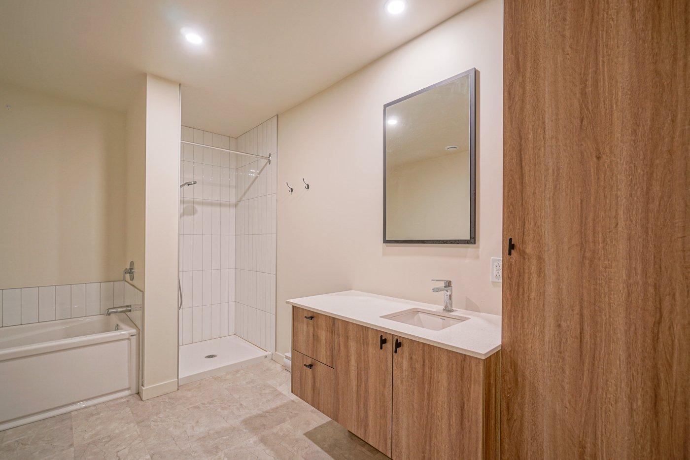 









765


Rue Rachel-Hébert

,
Coaticook,




QC
J1A0C5


