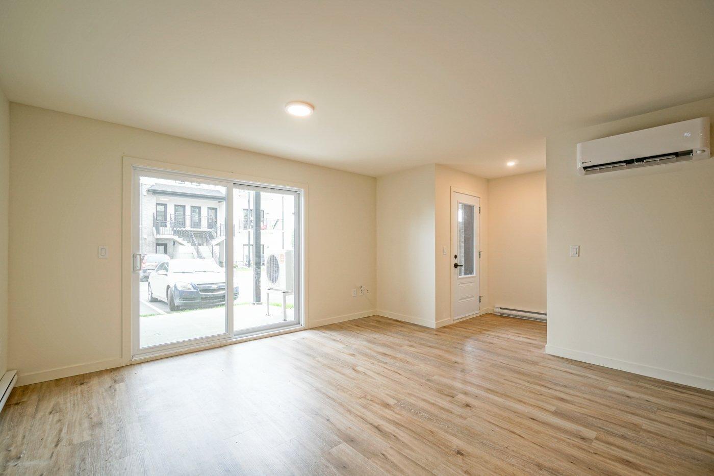 









765


Rue Rachel-Hébert

,
Coaticook,




QC
J1A0C5

