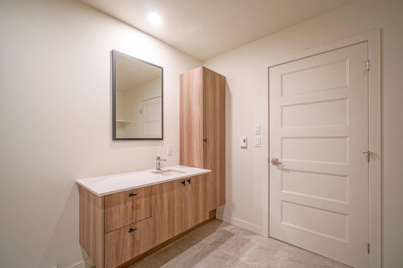 









765


Rue Rachel-Hébert

,
Coaticook,




QC
J1A0C5

