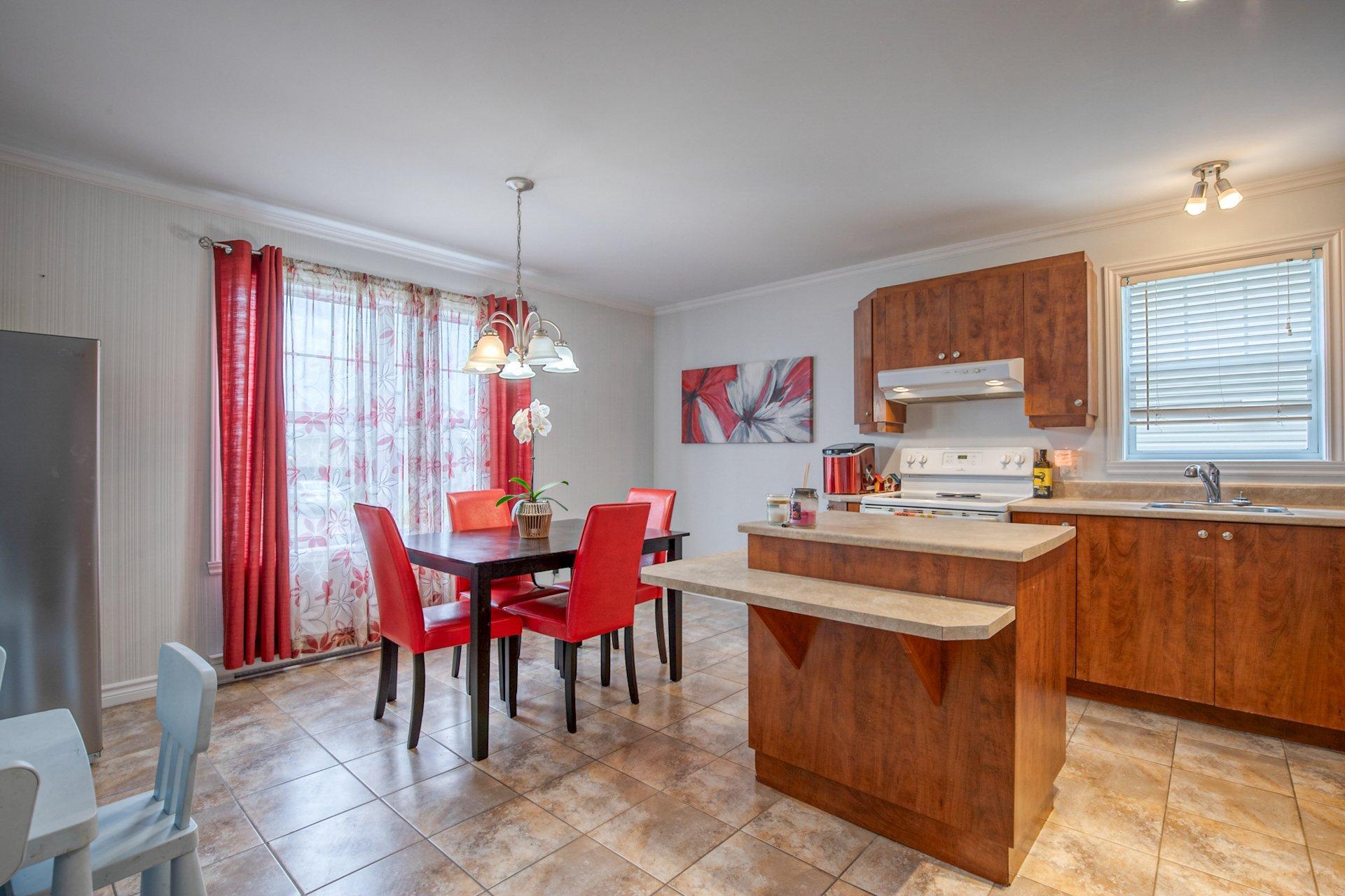 









14695

 - 14705


Av. des Érables-Argentés

,
Saint-Hyacinthe,




QC
J2R1M3

