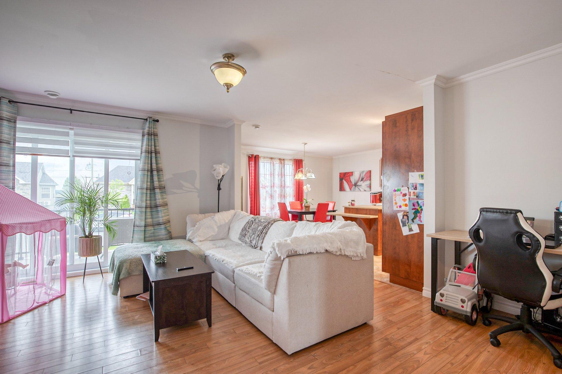 









14695

 - 14705


Av. des Érables-Argentés

,
Saint-Hyacinthe,




QC
J2R1M3

