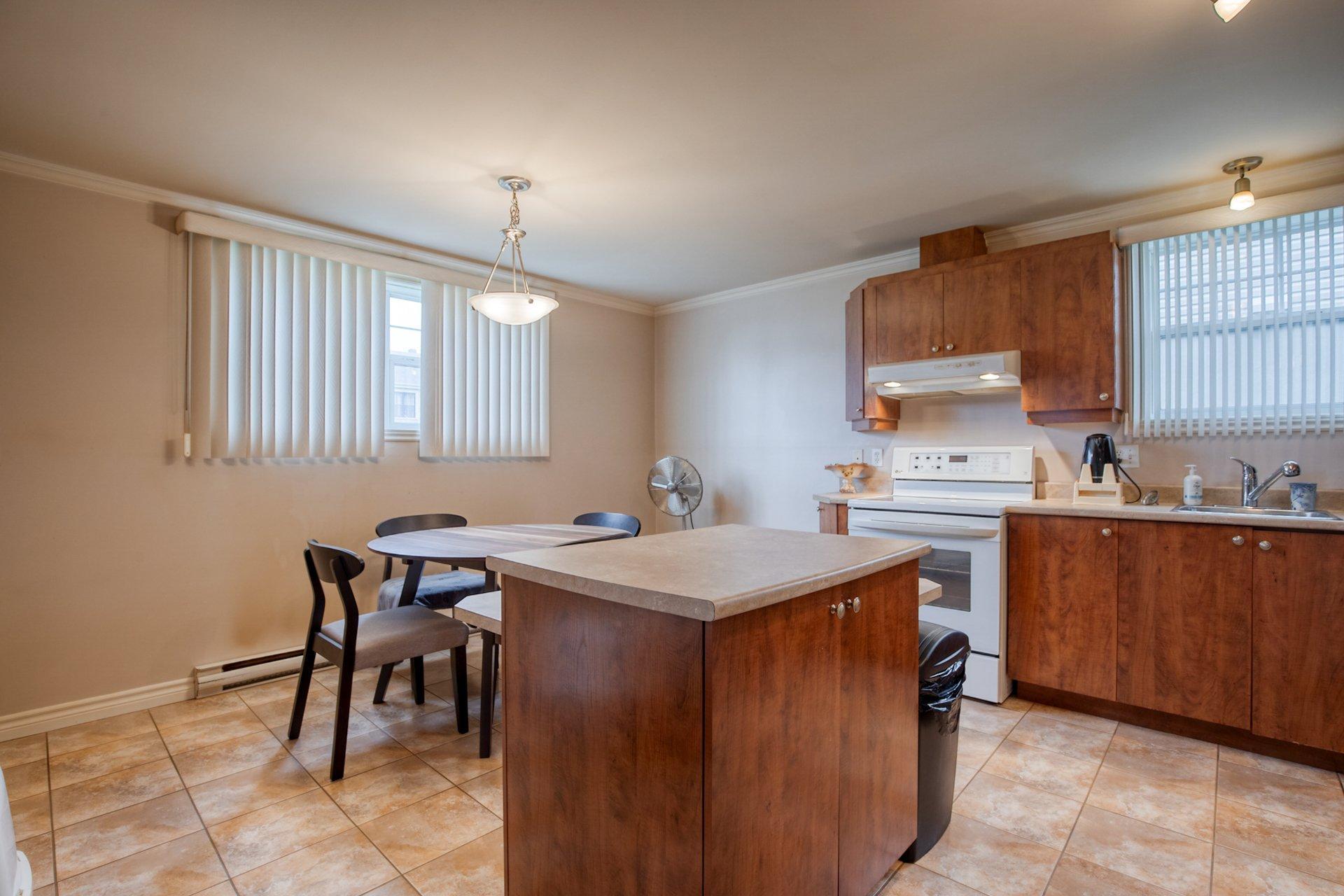 









14695

 - 14705


Av. des Érables-Argentés

,
Saint-Hyacinthe,




QC
J2R1M3

